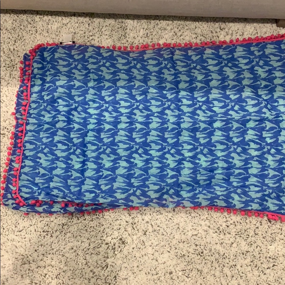 Blue/light blue shawl  for women. Vineyard Vines